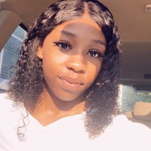 Meet your Posher, Genella